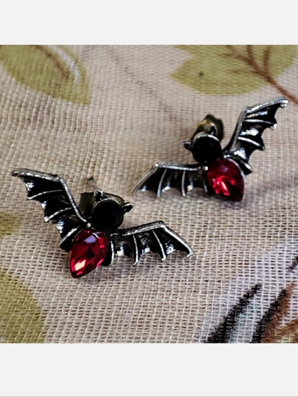 Red and Black Stone Bar Vampire Halloween Jewelry Pierced Silver Tone Earrings